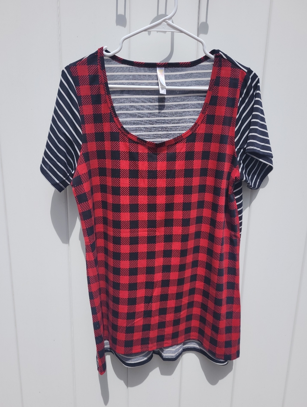 NWOT Large LuLaRoe Classic Tee